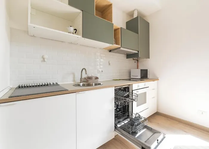 Maciachini Renovated Studio! Milano