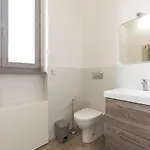 Maciachini Renovated Studio! شقة