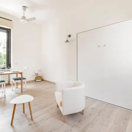 Maciachini Renovated Studio! דירה *